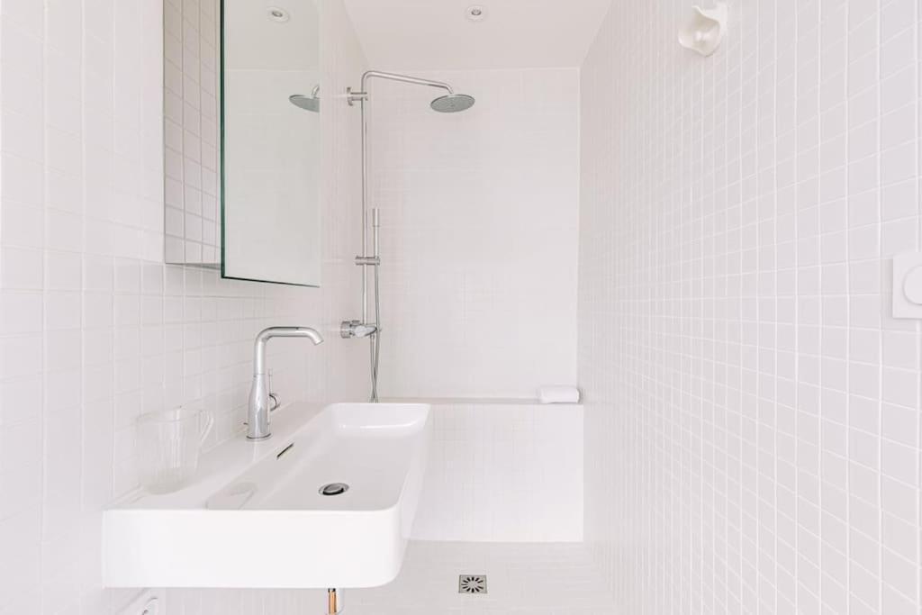 Bright Apartment In The 10Arr. - 4 People Parigi Esterno foto